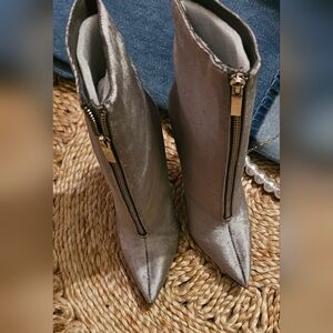 Elegant Gray Zippered Front Women's Boots
